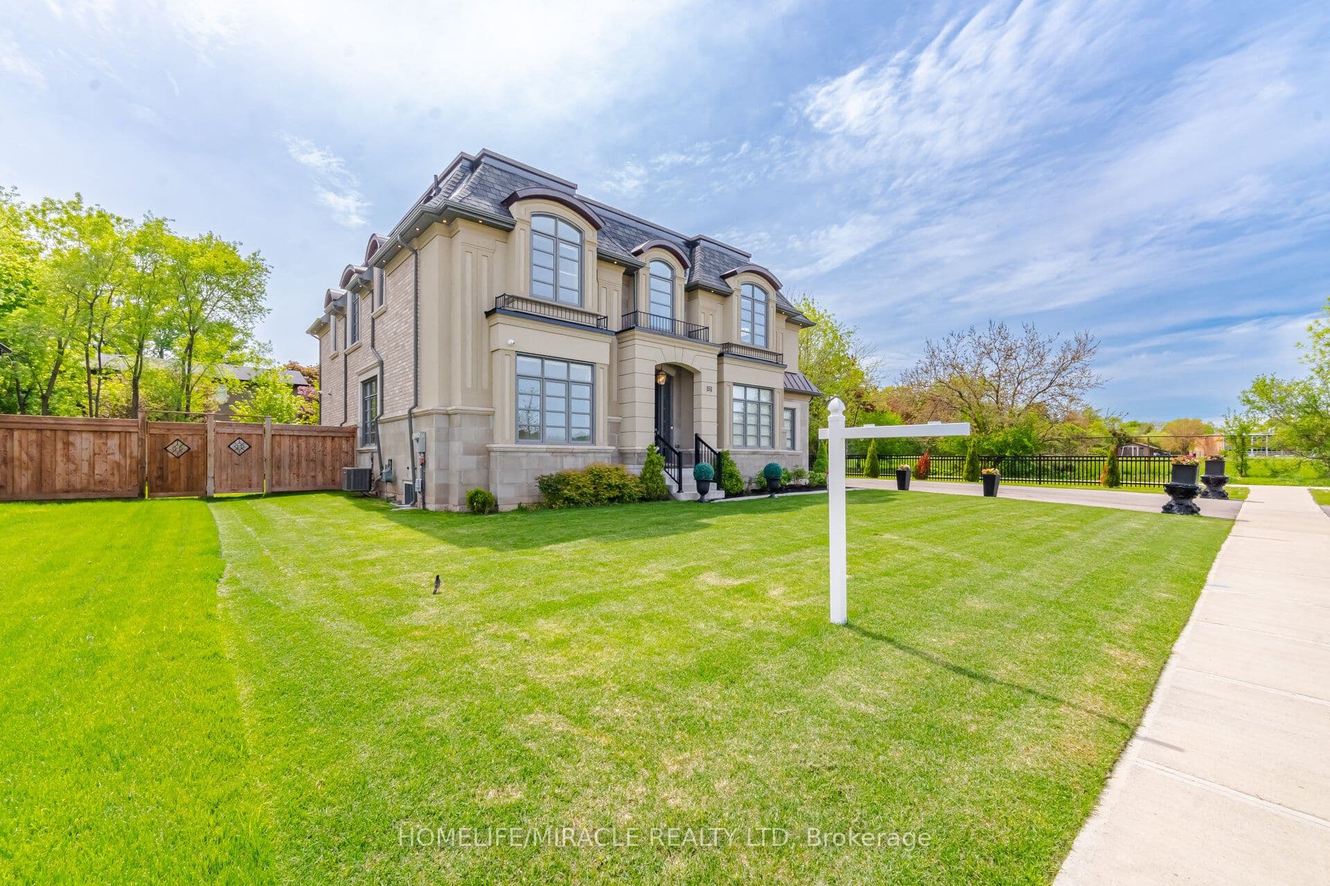 225 Prince George Crescent